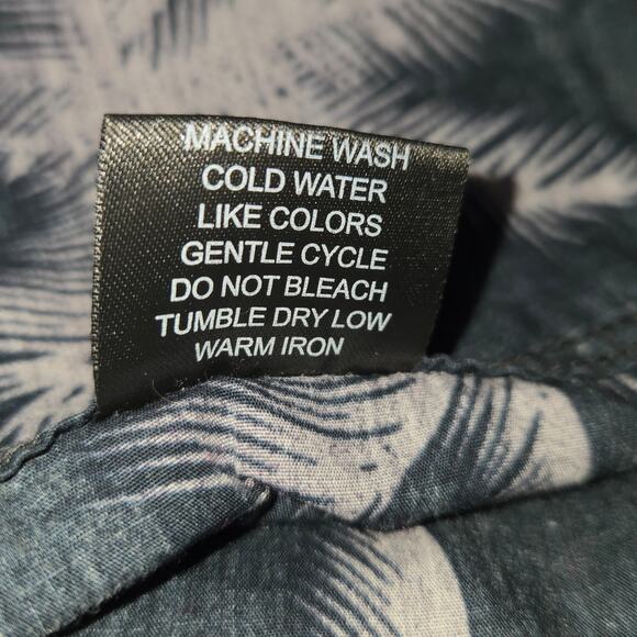 Favant Mens L Hawaiian Shirt Button Up Tiki Statues Surfboards Beach Vacation - Picture 12 of 12